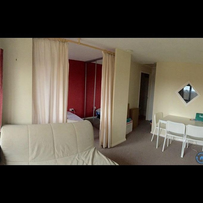 Studio to rent - Photo 1