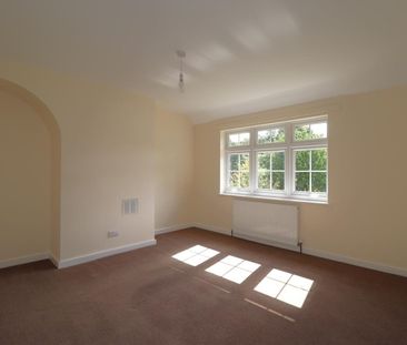 Coombe Lane, Whiteley Village, Hersham - Photo 4