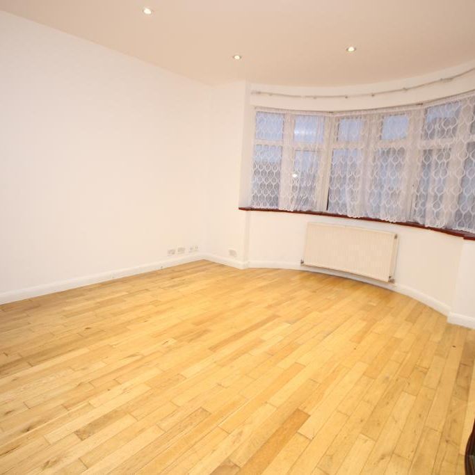 3 bedroom flat to rent - Photo 1