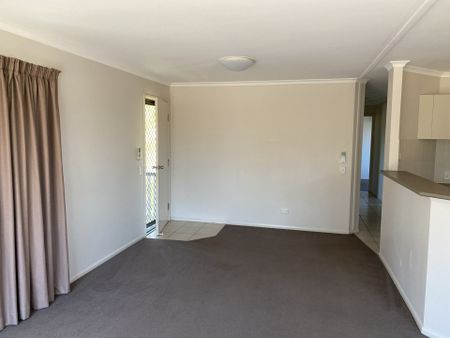 Spacious Family Home in Middlemount - Photo 3