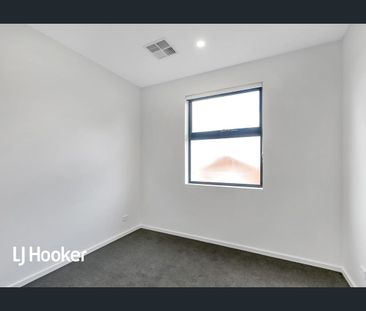 TRENDY TOWNHOUSE!!! READY TO MOVE IN!! - Photo 5