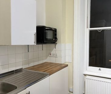 Studio Flat, Castletown Road, W14 - Photo 4