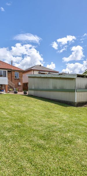 A Bright and Spacious Family Home - Photo 2