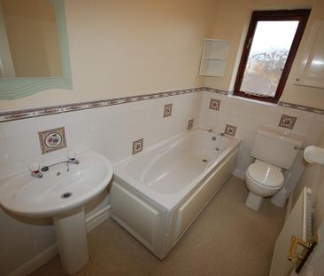 2 bedroom semi-detached house to rent - Photo 5