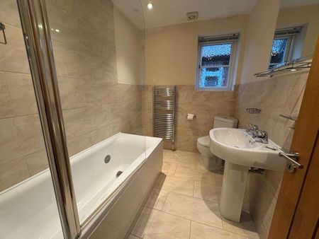 4 bedroom detached house to rent - Photo 5