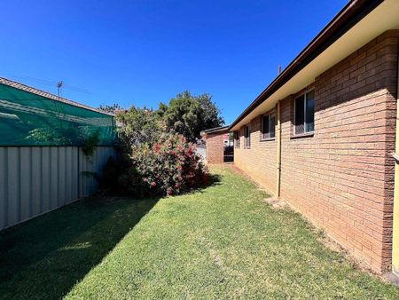 For Lease: Charming 2-Bedroom House in South Tamworth - $350/week - Photo 3