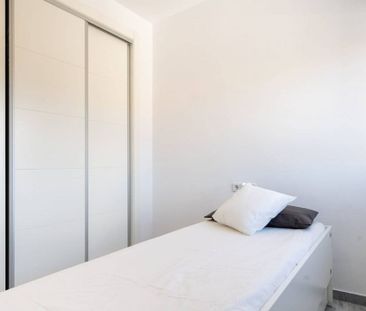 3 bedroom luxury penthouse for rent in Marbella Del Este, Spain - Photo 4