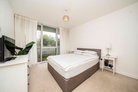 Colonial Drive, Chiswick, W4 - Photo 2