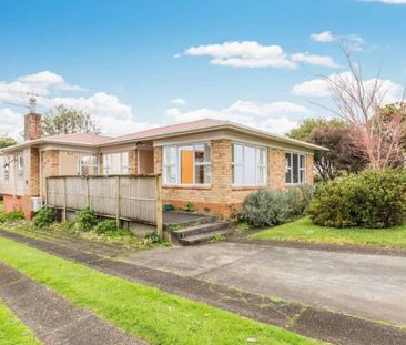 Spacious Family Home in Central of Pukekohe - Photo 2