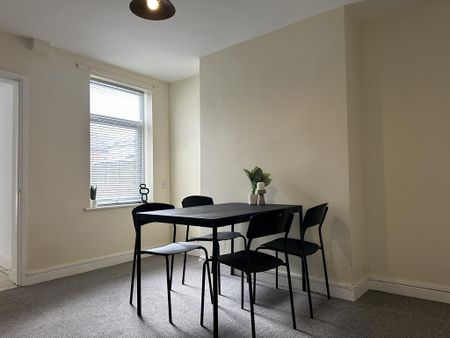 2 bedroom terraced house to rent - Photo 4