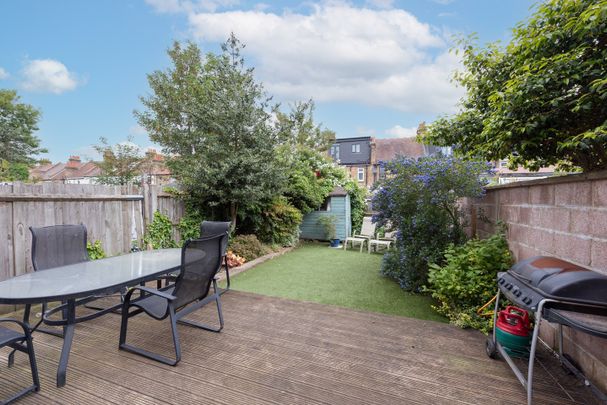 2 Bed Flat, Park Avenue, CR4 - Photo 1