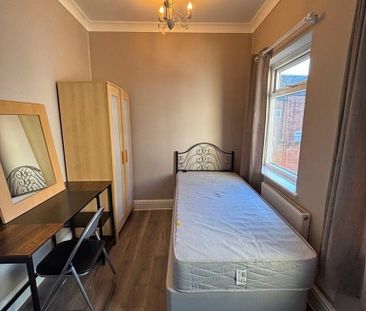 5 bedroom house of multiple occupation to rent - Photo 6