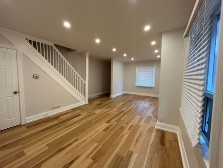 For Lease - 342 Eglinton Avenue, Toronto, Ontario - Photo 3