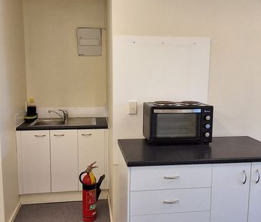 Studio Apartment - Great Location! - Photo 5