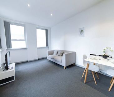 High Street - Photo 2