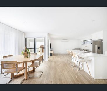 Low maintenance modern living - Photo 2