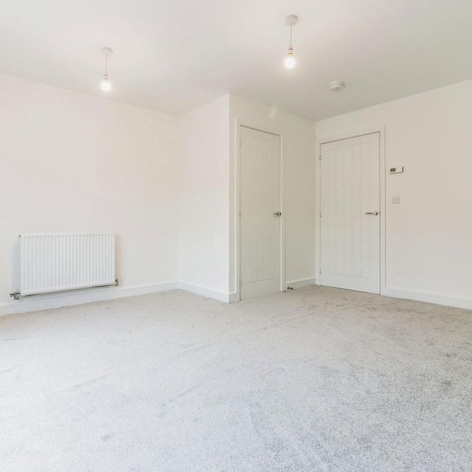 3 bedroom end of terrace house to rent - Photo 1