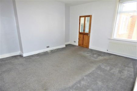 3 bed flat to rent in Gordon Road, South Shields, NE34 - Photo 2