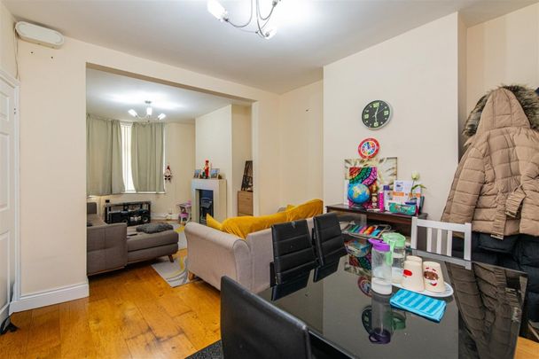 3 bed House - Mid Terrace To Let - Photo 1