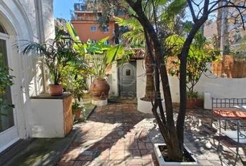 Villa-Parioli: Beautiful independent house with large private garden and terraces. Spacious living, formal dining, study-music room, sun room, 5 bedrooms, 4 bathrooms, parking. rif 163