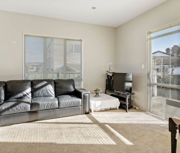 3 Double Bedroom, Great location - Photo 2