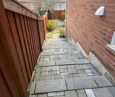 29 Aikenhead Avenue #basement apt - Photo 1