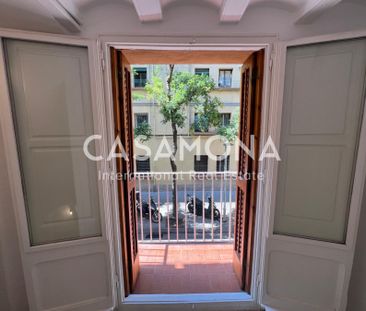 Charming Renovated Catalan-Style House with Terrace in Barceloneta - Photo 3
