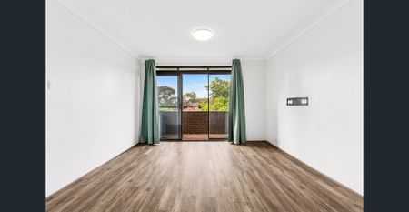 Light-Filled Apartment In A Prime Lifestyle Location With Lock Up Garage - Photo 4