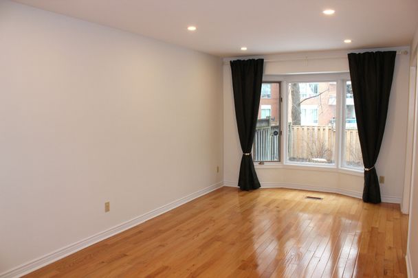 For Lease - 2033 Lumberman Lane, Oakville, Ontario - Photo 1