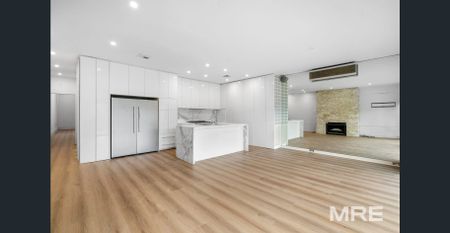 Elegant modern living meets prime Caulfield convenience - Photo 2