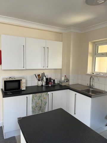 3 Bed Maisonette, Bear Road, BN2 - Photo 4