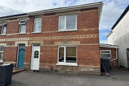 Bedroom Semi Detached House In Bournemouth, BH9 - Photo 3