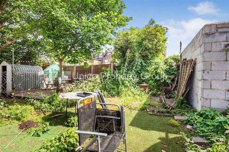 Callis Road, London, E17 - Photo 5