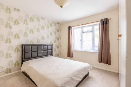 3 bedroom ground floor maisonette to rent - Photo 2