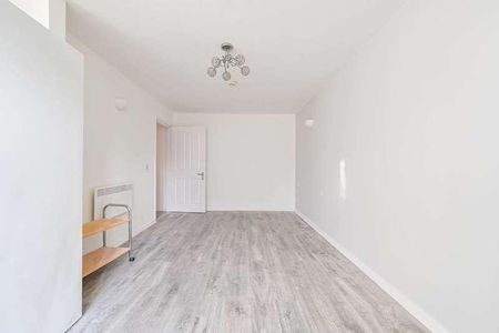 Outlook House, En, Enfield, EN3 - Photo 5