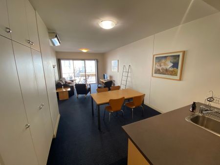 East End, Fully Furnished Apartment! - Photo 3