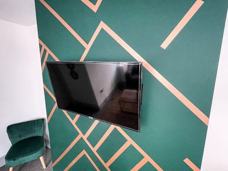 1 bedroom in a house share to rent - Photo 2