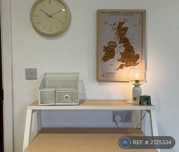 1 bedroom in a flat share to rent - Photo 4