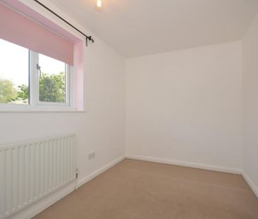 2 bedroom end of terrace house to rent - Photo 4