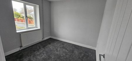 2 bedroom semi-detached bungalow to rent - Photo 2