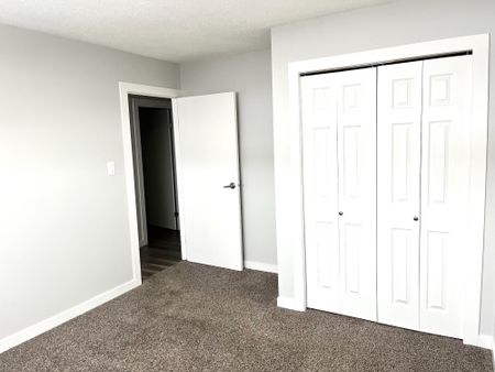 6332 Hewson (Main Level) All Utilities Included! - Photo 3
