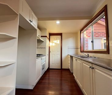 Charming 2 Bedroom Townhouse - Photo 3