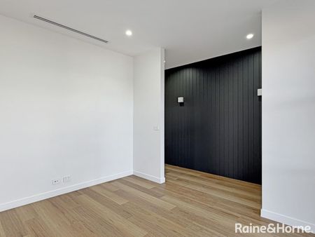 Stylish & Brand New Googong Family Home - Photo 3