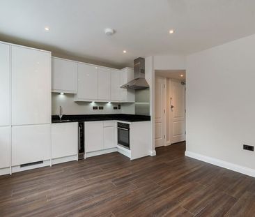 Flambard Way, Godalming, Surrey, GU7 - Photo 5