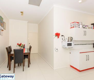 20 Elm Close, CAMILLO WA 6111 - Photo 2