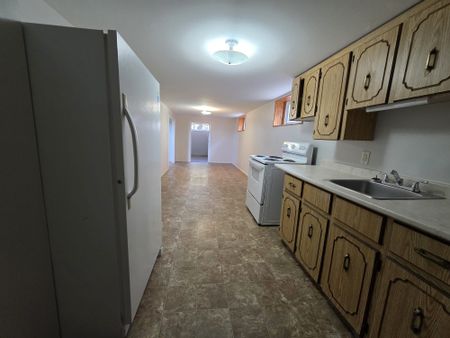 For Lease - 264 Vansitmart Avenue, Hamilton, Ontario - Photo 3