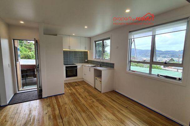 Great Family Home with City Views – Hilltop Ave - with a work from home setup - Photo 1