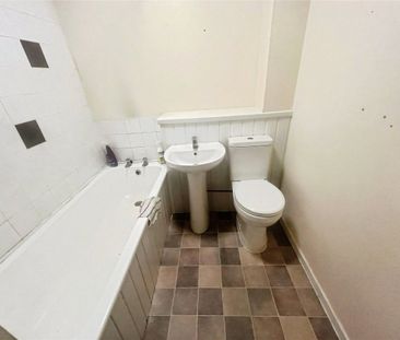 Lennox Gardens, Wolverhampton, West Midlands, WV3 - Photo 3