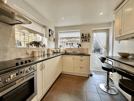 3 bedroom detached house to rent - Photo 2