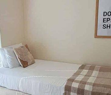 Modern Beachside Townhouse – Fully Furnished - Photo 2